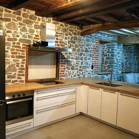 Close From Ardenne - Fully Renovated Modern In